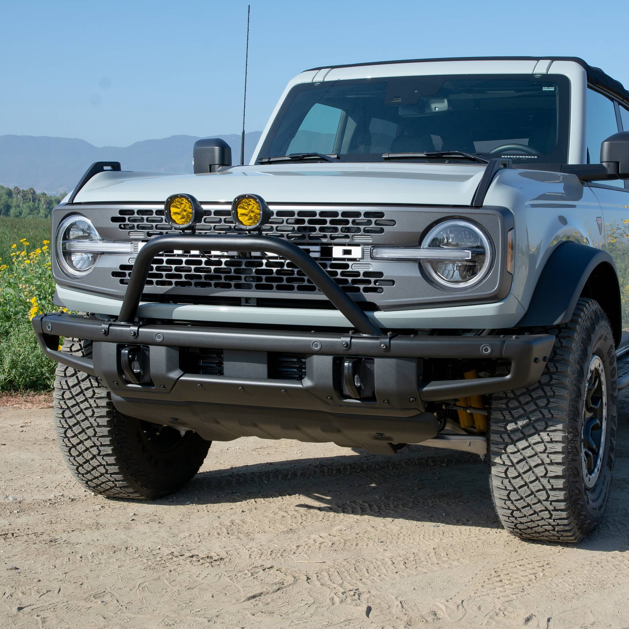 2021-2022 Ford Bronco Prerunner Baja Bar (Standard Hoop) LED Kit Includes  (2) 4 inch Round Amber ZROADZ LED Pod Lights - Part # Z325441-KITA